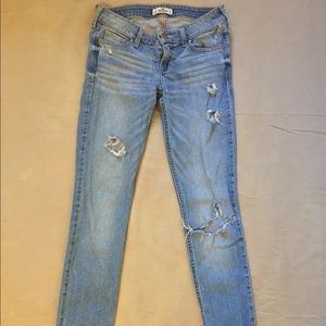 Light wash distressed Hollister jeans- W25, L33